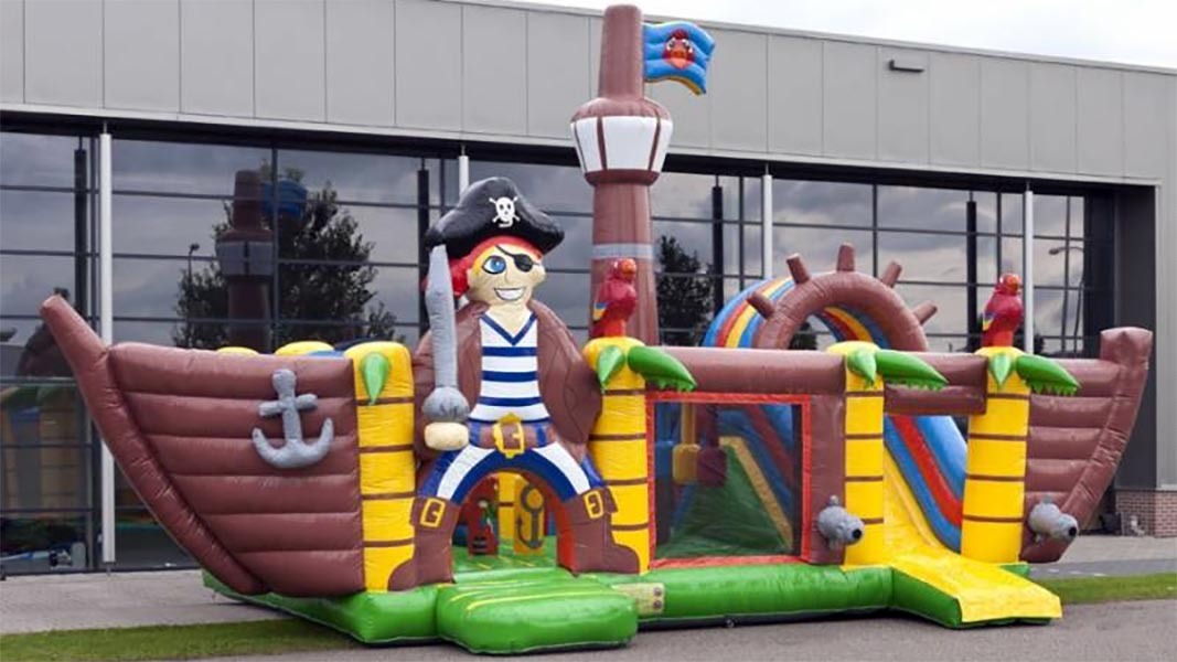 Bateau pirate muti-activités
